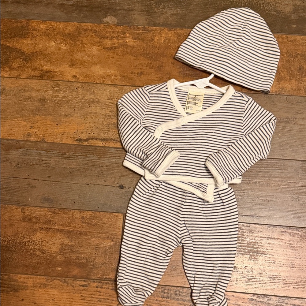First Impressions Striped Baby Set - Black and White